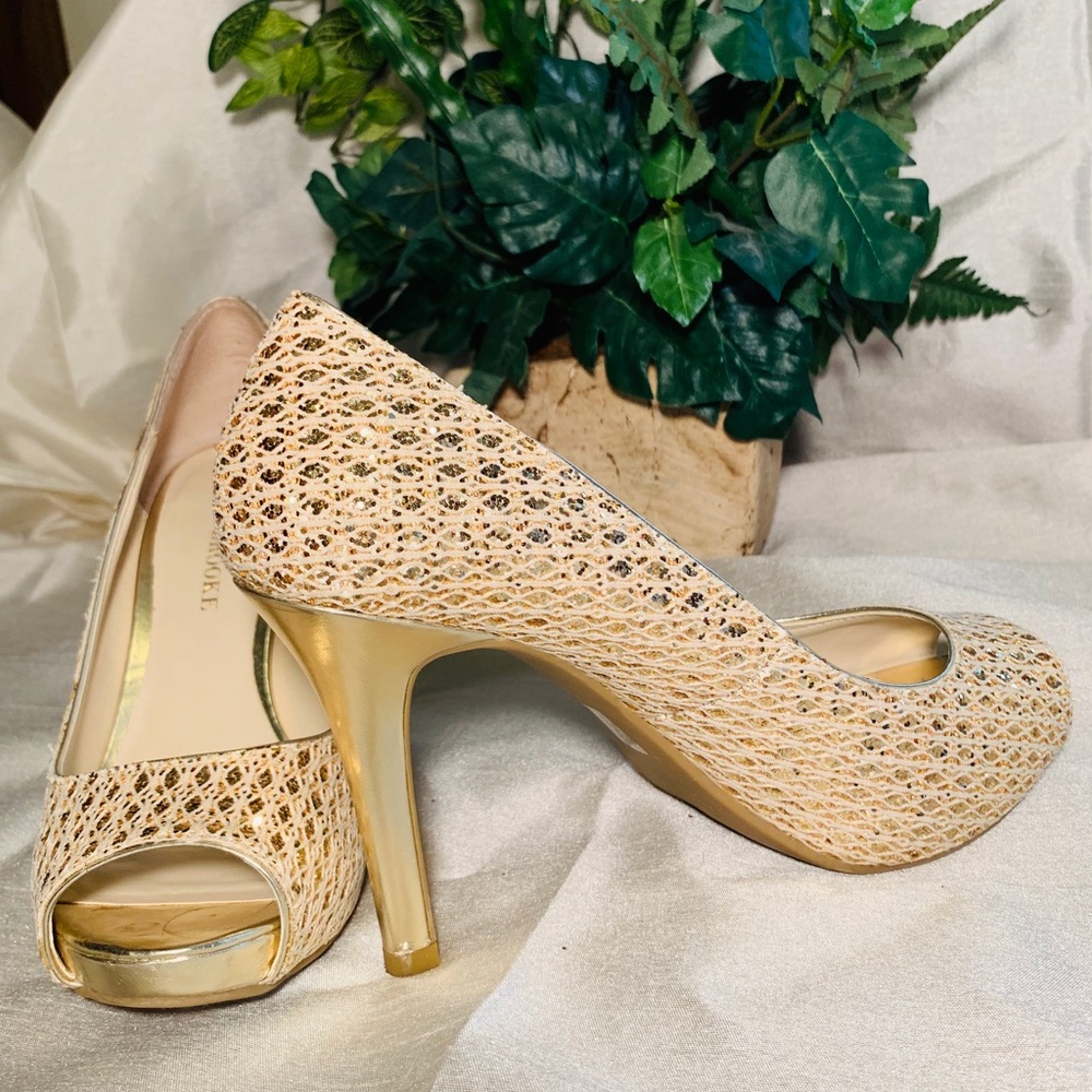 Audrey Brooke Gold Peep Toe